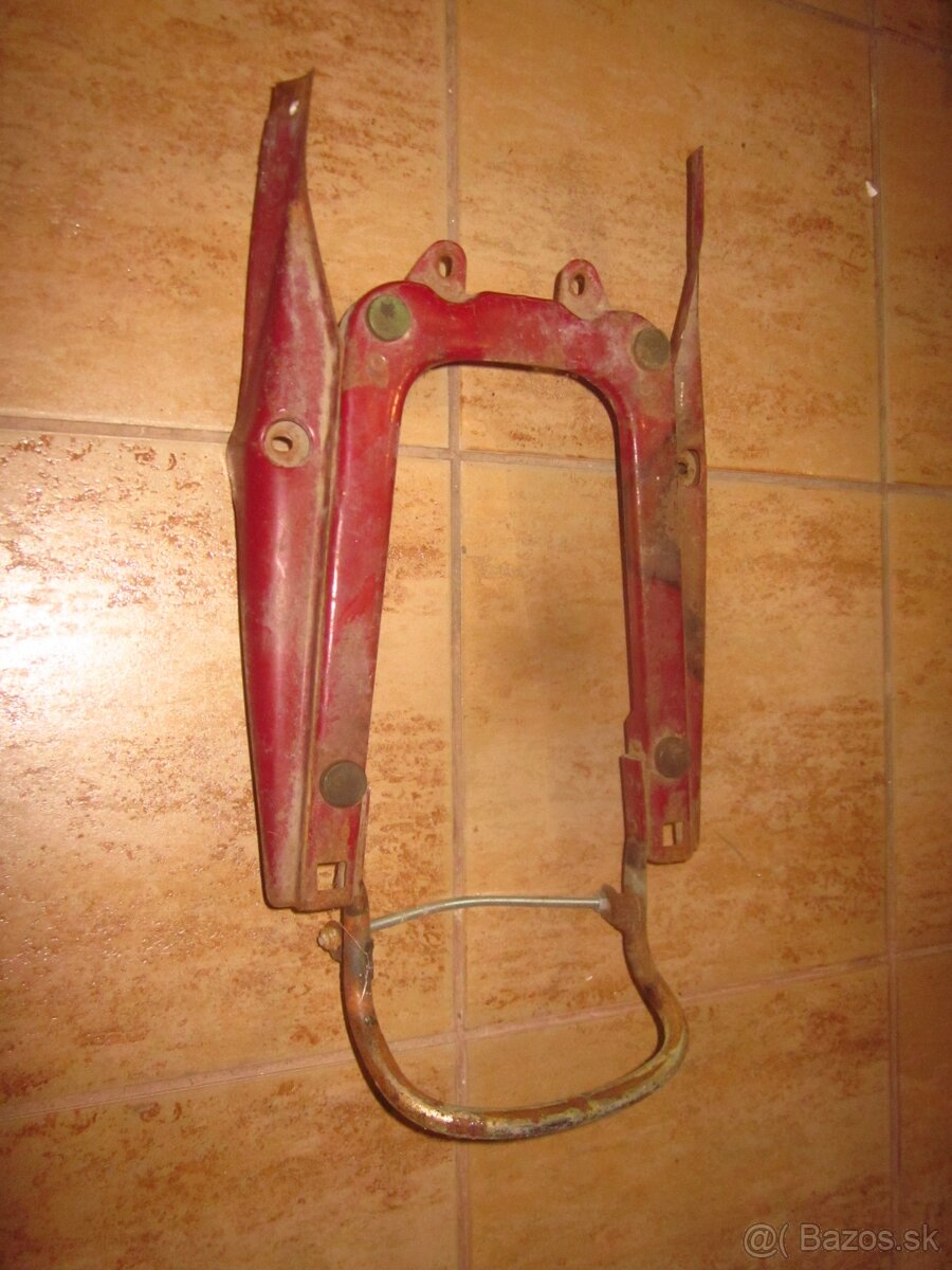 ČZ 175 nosník sedla s madlom