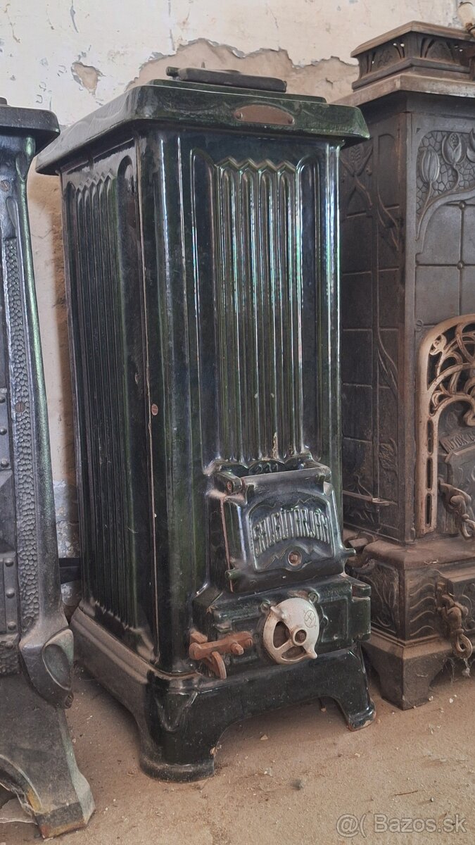 Smaltovaná liatinová kachla