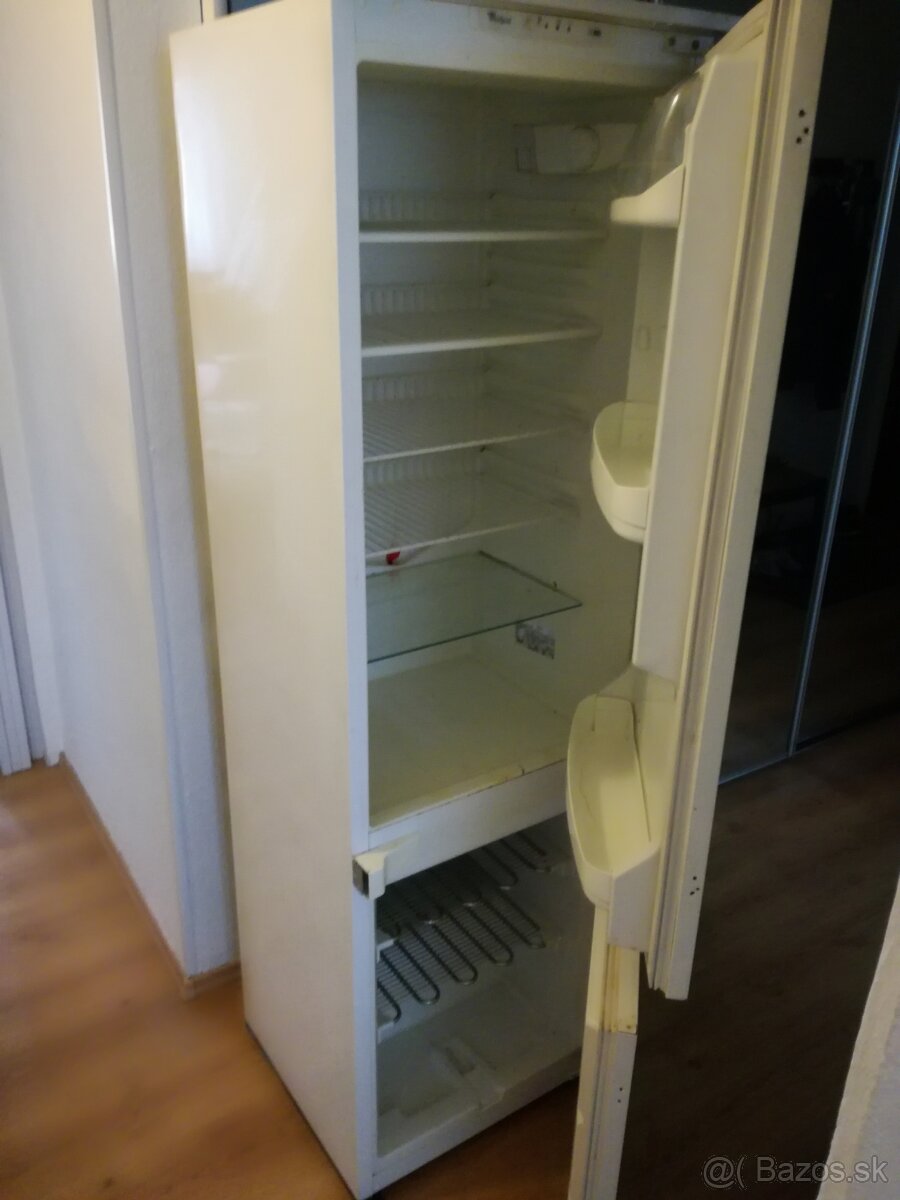 Kúpim chladničku s mrazničkou.