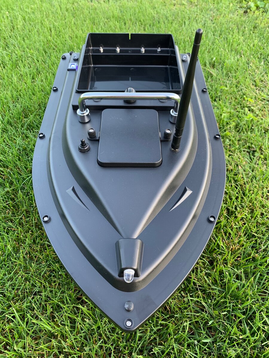 Zavážacia zakrmovacia loďka s GPS