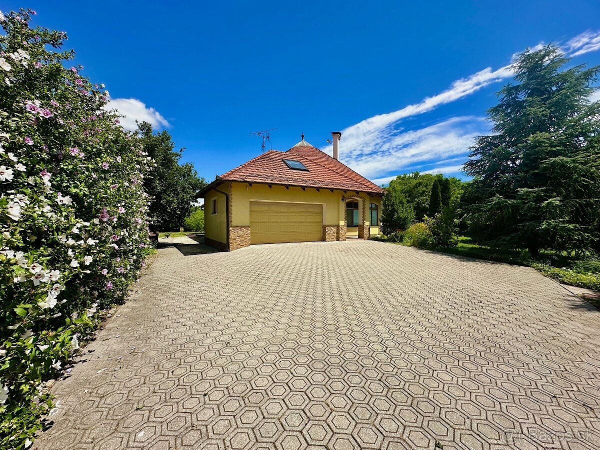 7-izb. Rodinný dom s bazénom na pozemku 5.100 m2