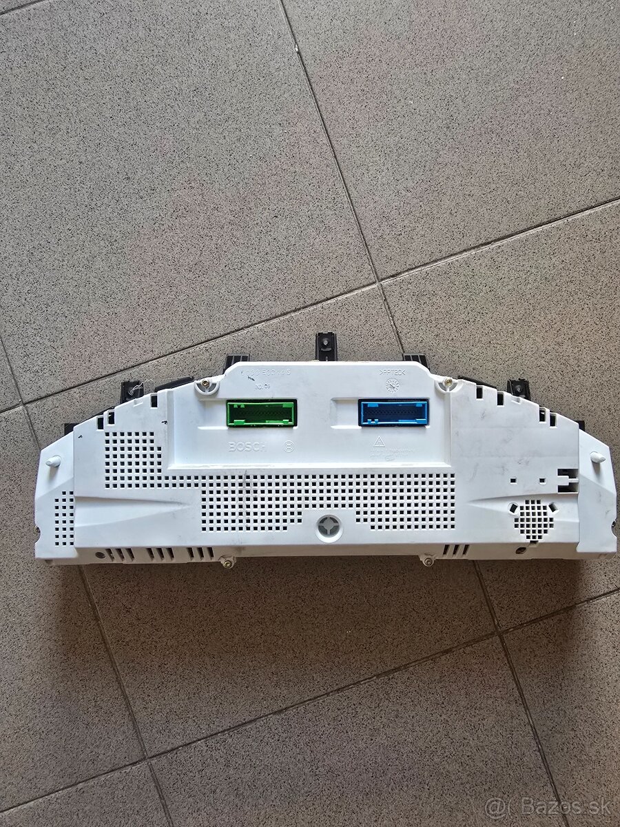 pristrojovy štít-budíky na VW Touareg