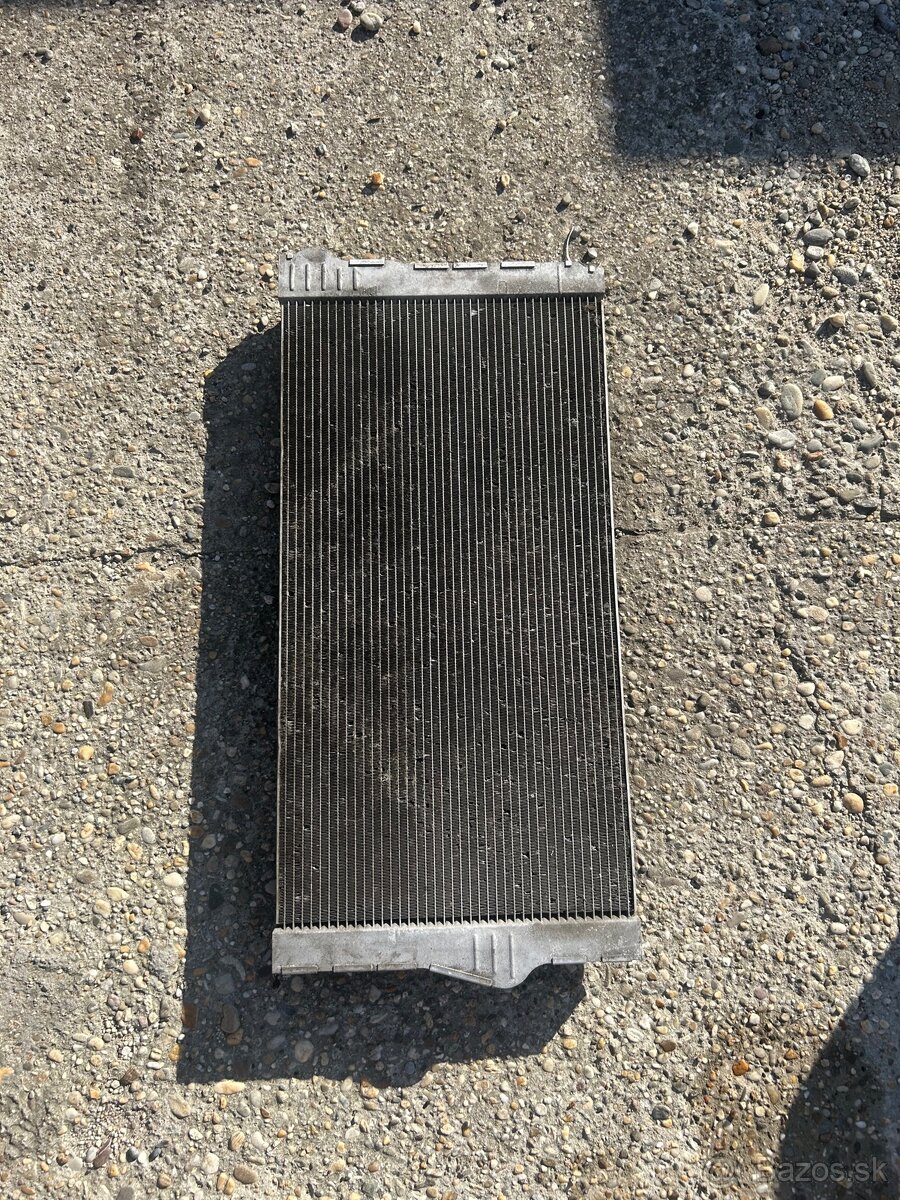Chladič BMW f10