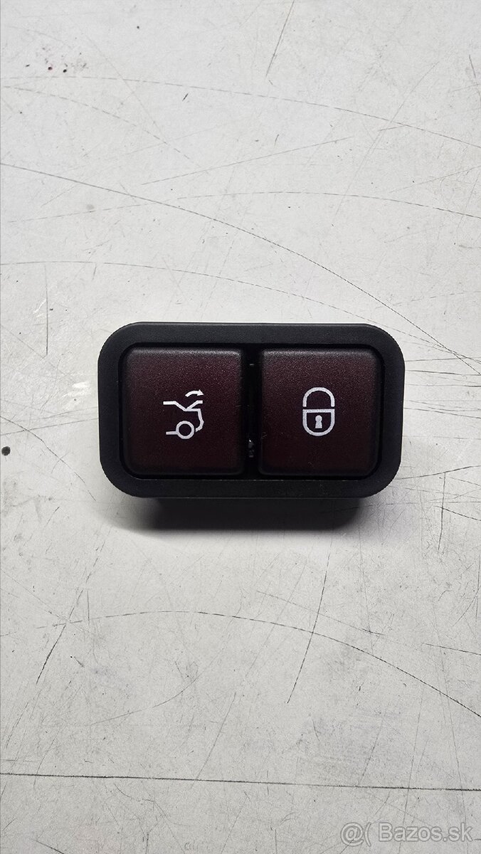 Mercedes tlacitko kufra