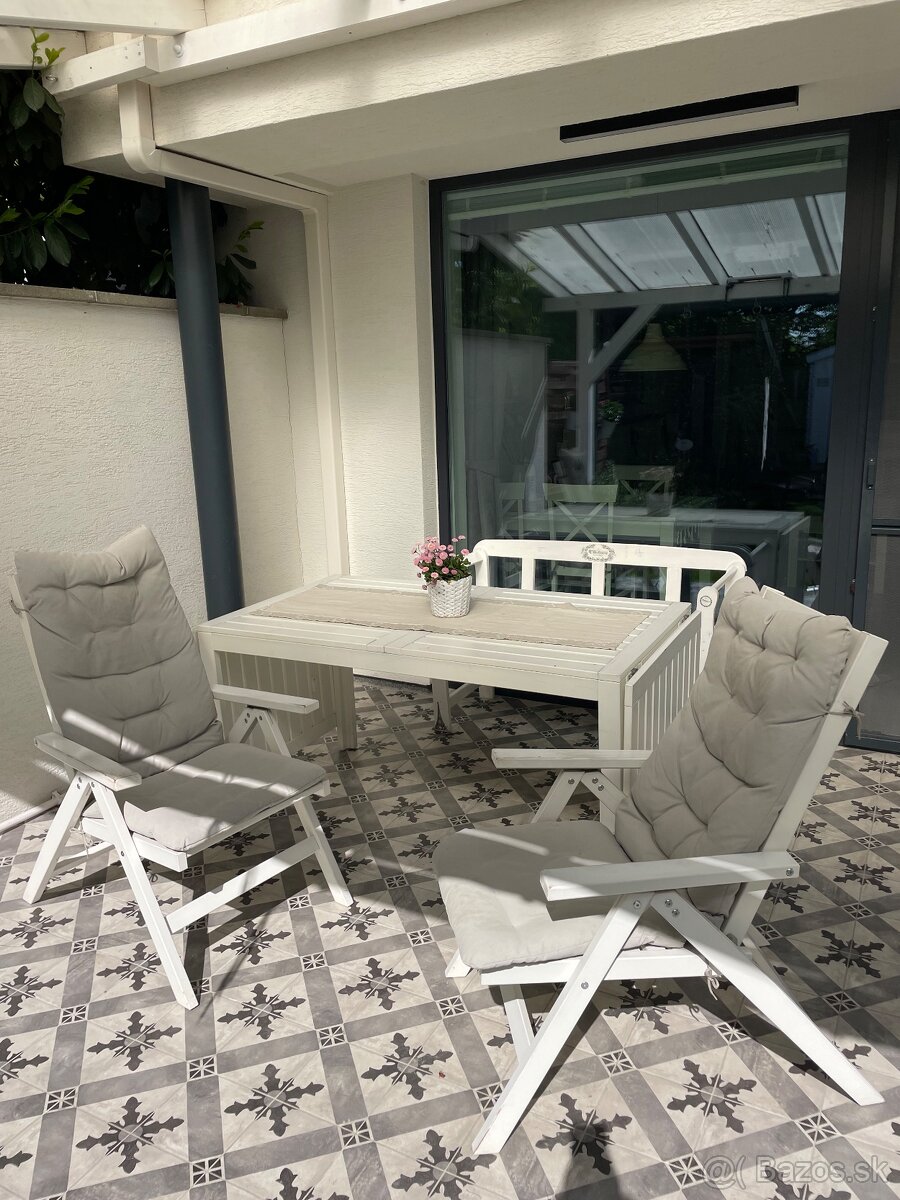 Predam stol a stolicky