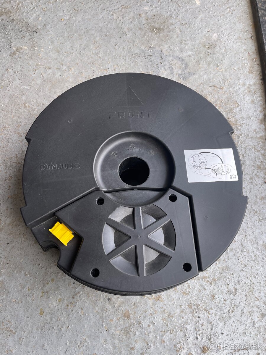 Predam Dynaudio subwoofer VW Passat B8
