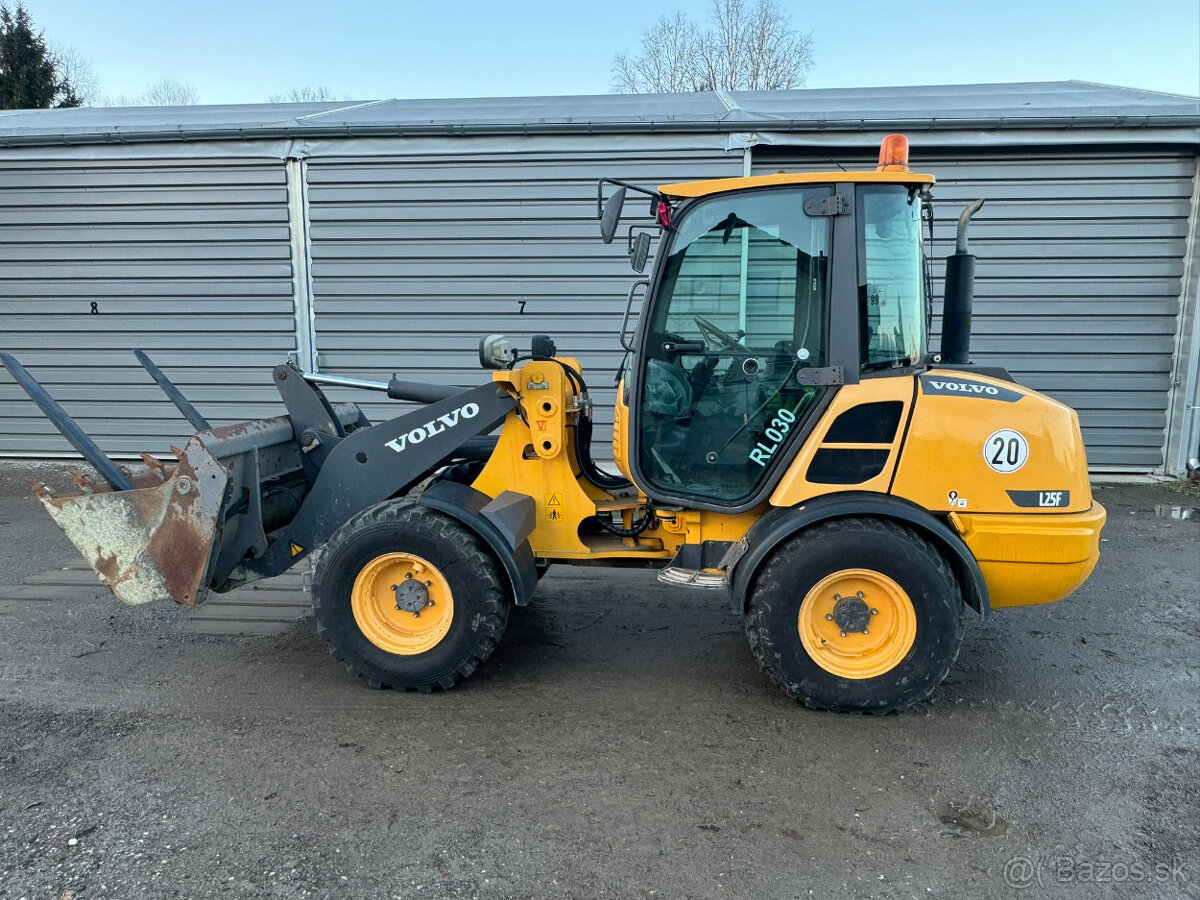 VOLVO L25 2015R 5300MG 139900PLN