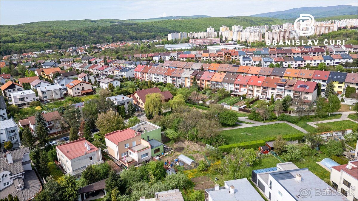 POZEMOK SO STAVEBNÝM POVOLENÍM - 332 m2, na Grote