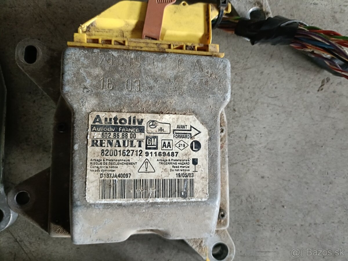 Predam radiacu jednotku airbagu opel vivaro trafic 2001-2014