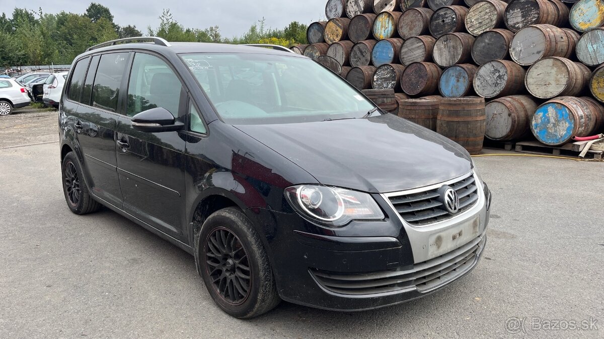165. VW Touran 2l BKD,LTG LC9X Na náhradní díly