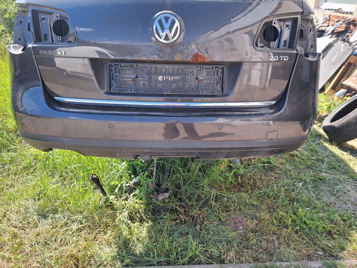Predám zadny nárazník na VW Passat b6 kombi