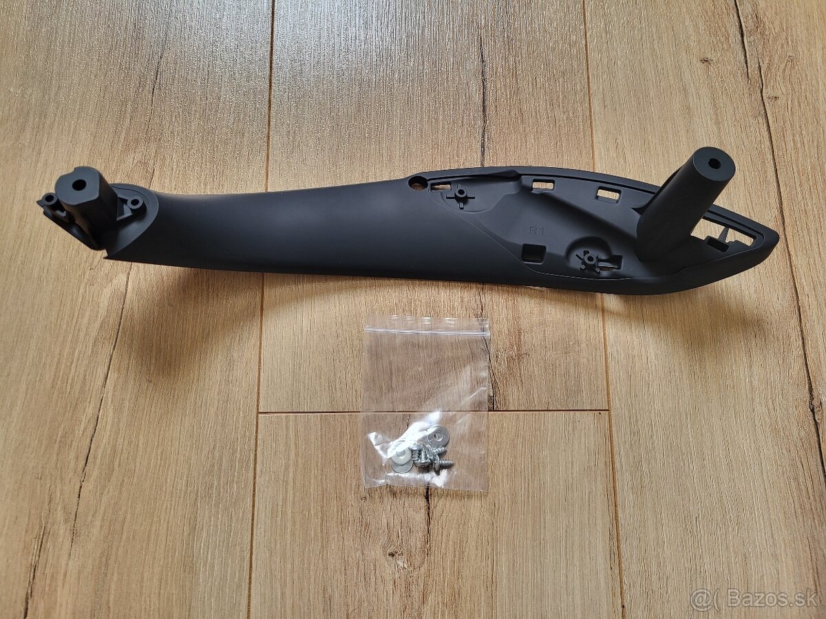 BMW F30 F31 F32 F34 F36 F80 F83 - cierne madlo dveri, prave