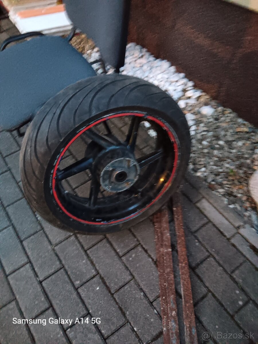 Predám zadné koleso Honda 900rr sc33