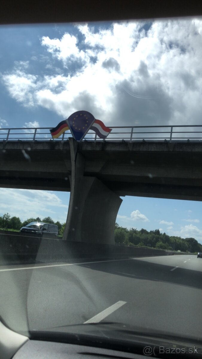 Ponuka práce pre dvoch ťahačov káblov pomocníkov