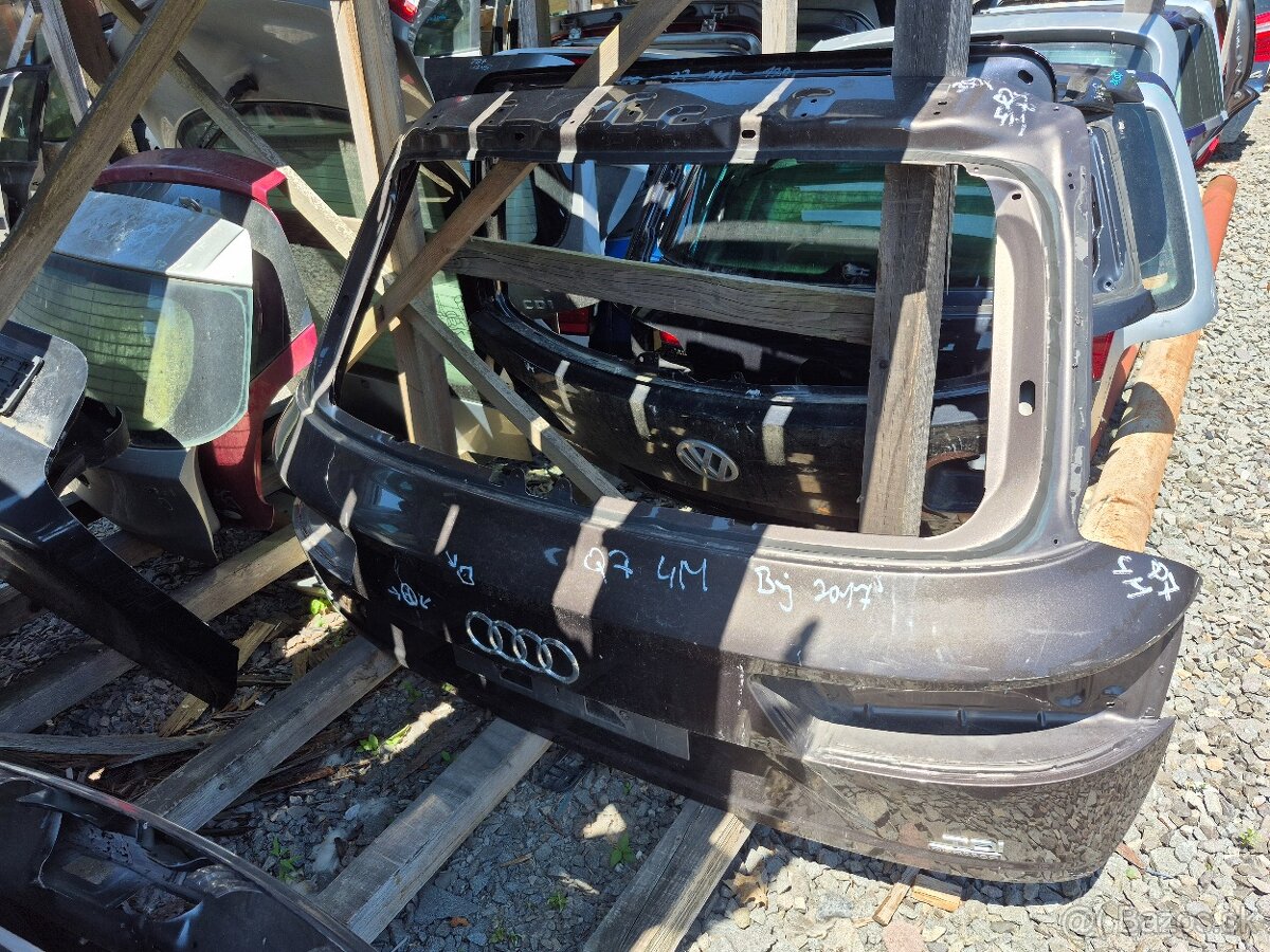 Audi Q7 4M dvere zadné kufor