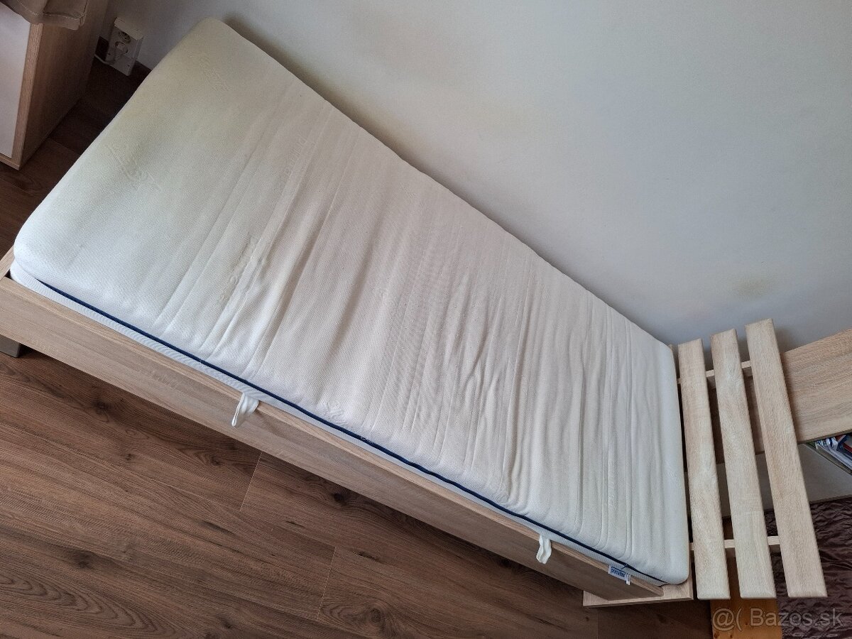 Predám POSTEĽ S ROŠTOM A MATRACOM