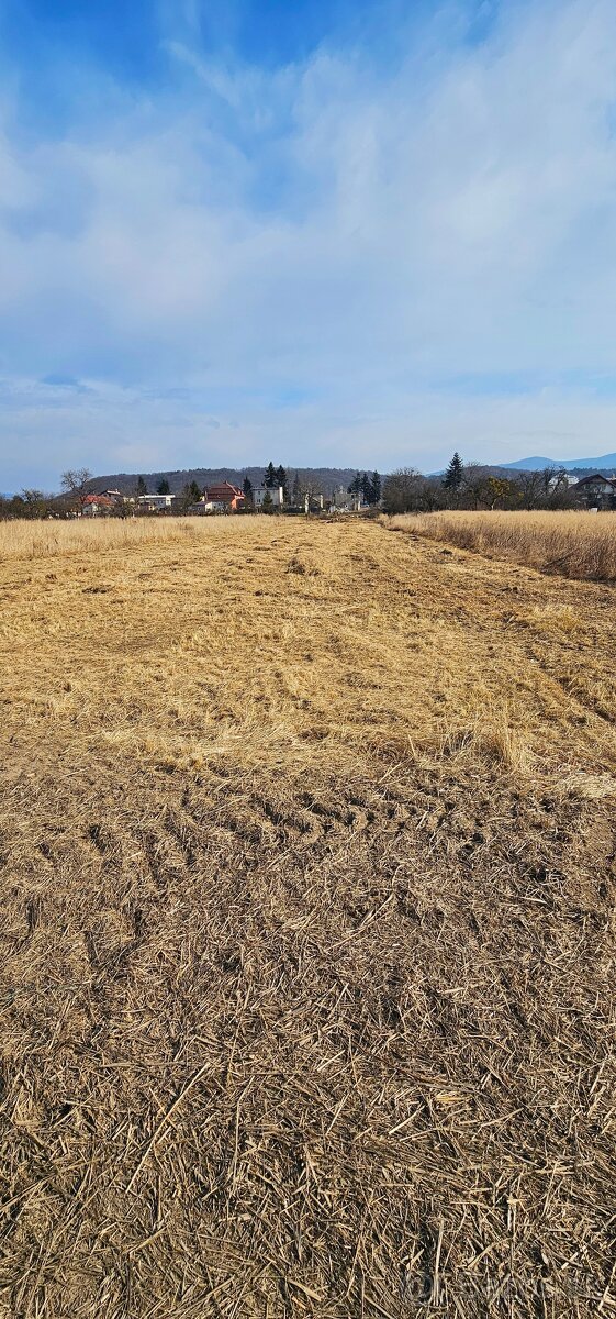 Stavebny pozemok750m2 15 min. od Kosic