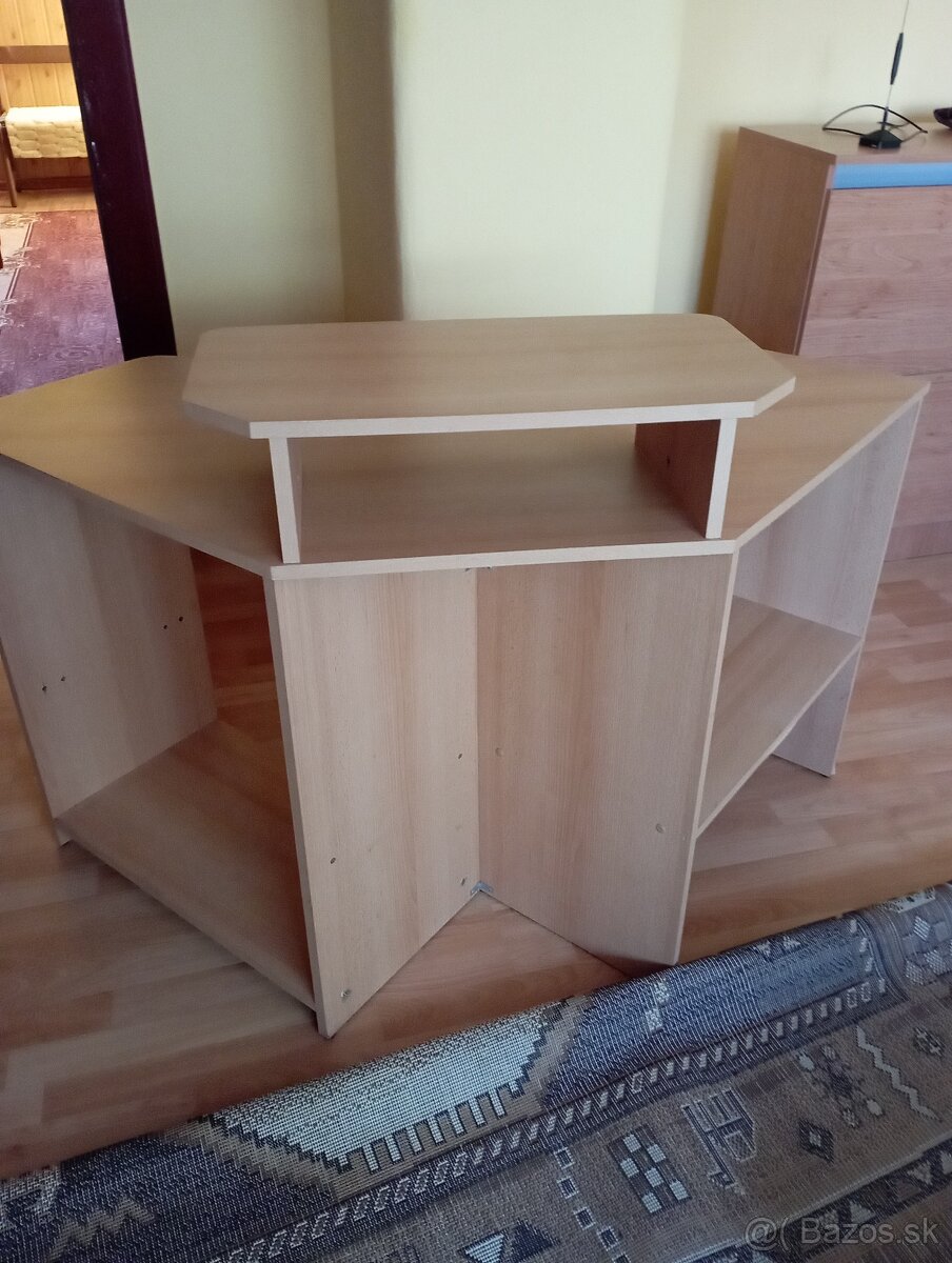 Pracovný stôl