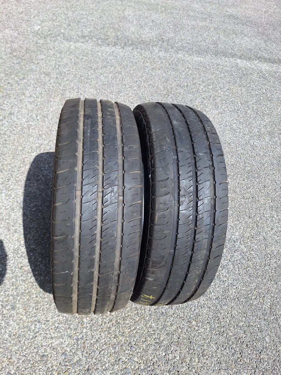 215/60 R17 C Uniroyal