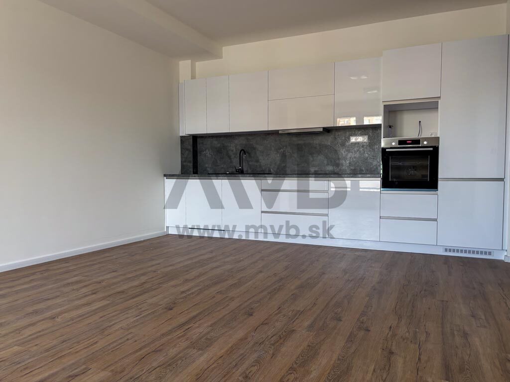 Priestranný 3-izbový byt s veľkou terasou v Star Residence