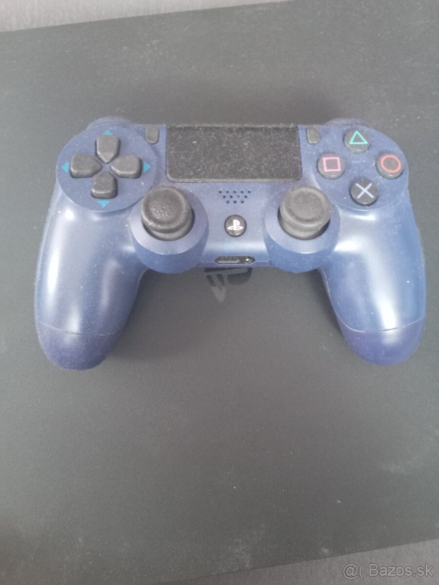 PLAYSTATION 4
