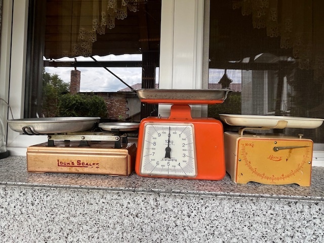 Starozitne kuchynske vahy