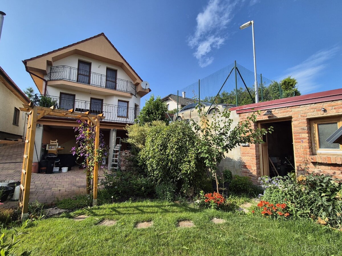 Predám 4 izbový dom v Stupave