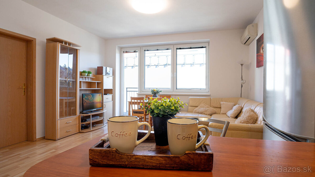 Príjemný 2 izbový byt s parkovaním a balkónom, Bratislava -