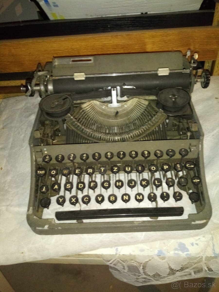 Predám pisaci stroj funkčny