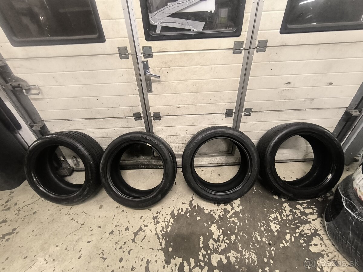 Predám pneumatiky Barum letné 235/45R17