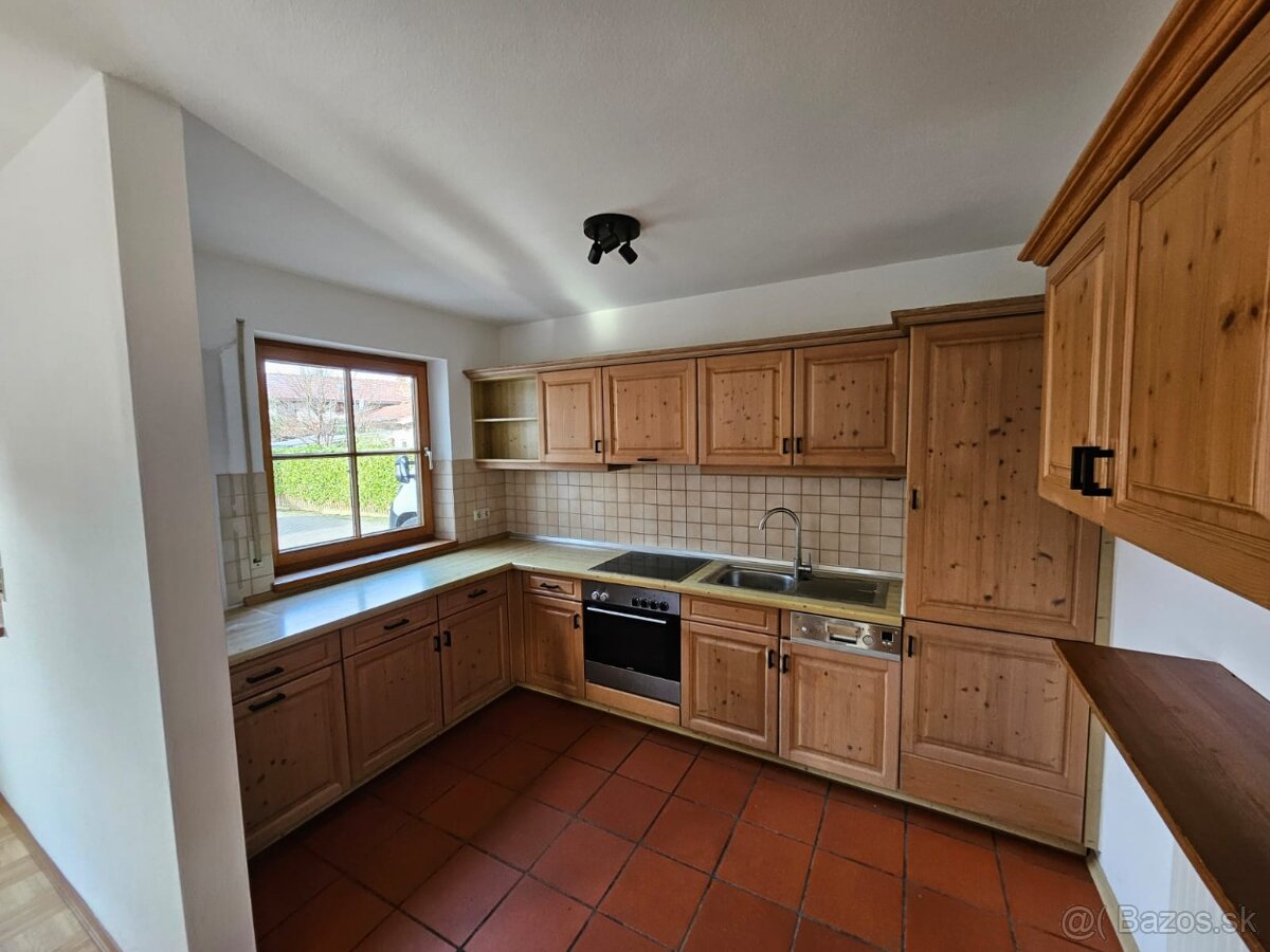 Masívna kuchynská linka z Nemecka so spotrebičmi