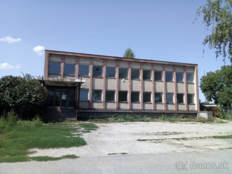 Administratívna budova v obci Tvrdošovce na predaj