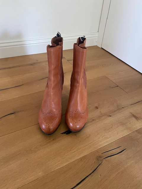 Predám štýlové celokožené topánky Tommy Hilfiger,velkost 40