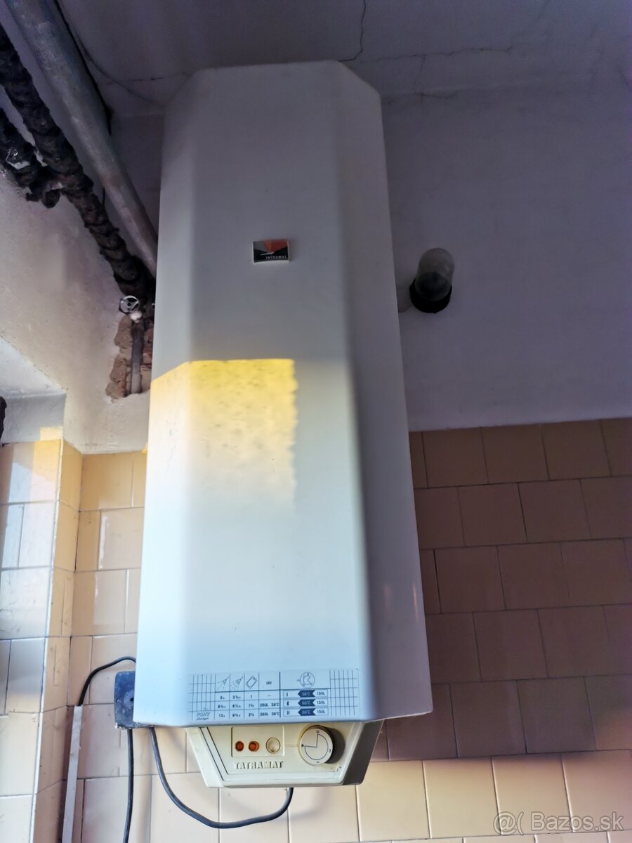 Bojlery, pisoáre, umývadlá, WC kabínky.