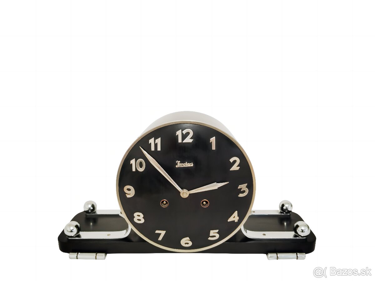funkcionalistické hodiny Junghans
