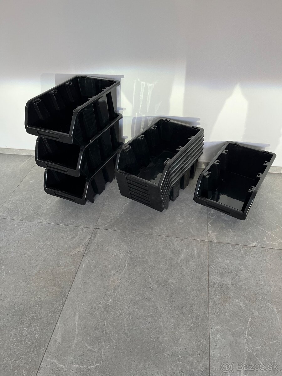 Úložný box zásobník stohovateľný