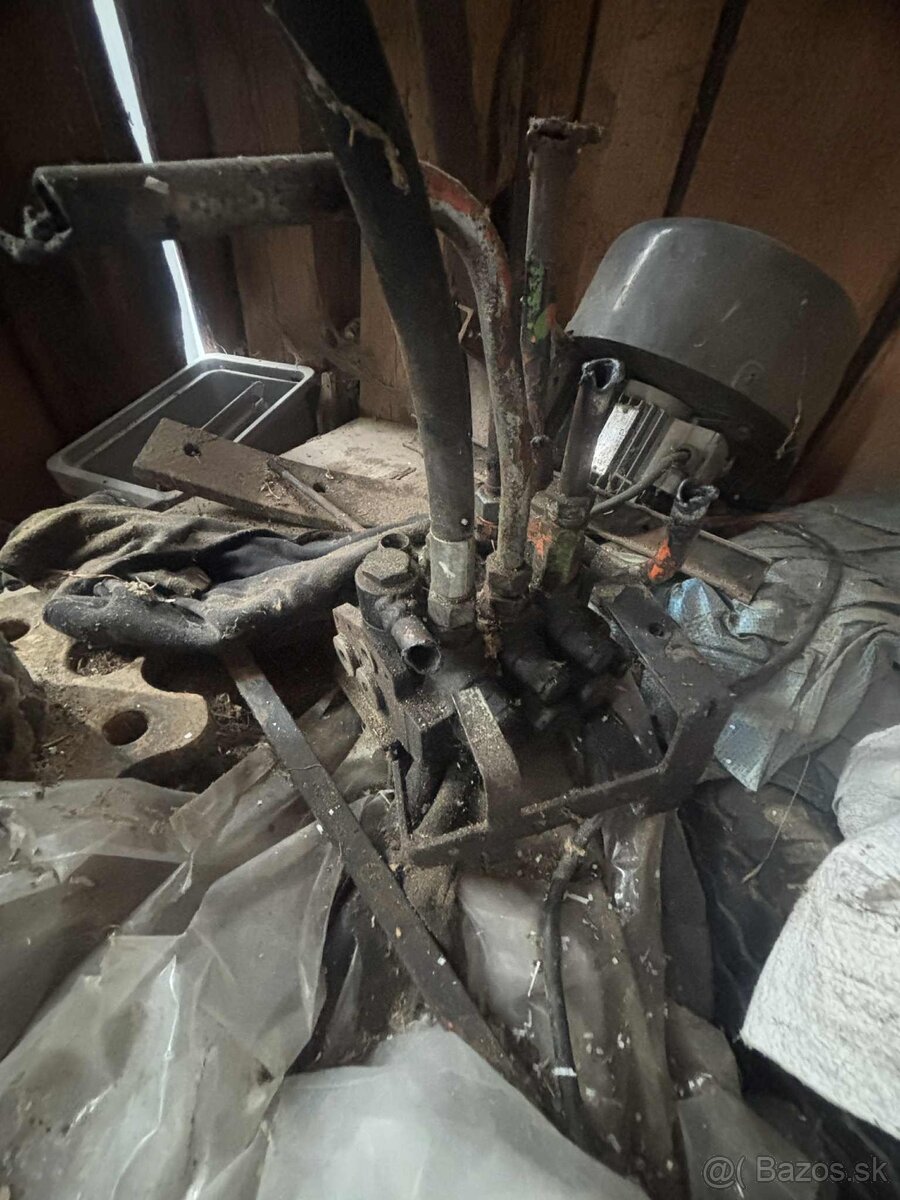 Hydraulicky rozvádzač