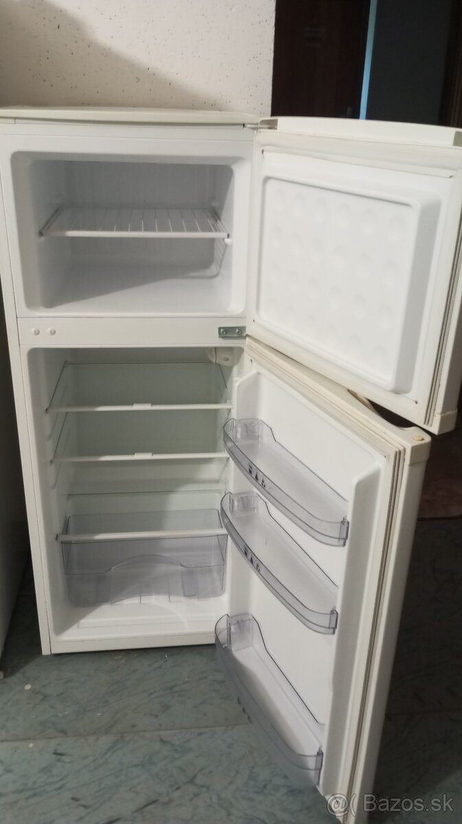 Chladnicky s mrazákom