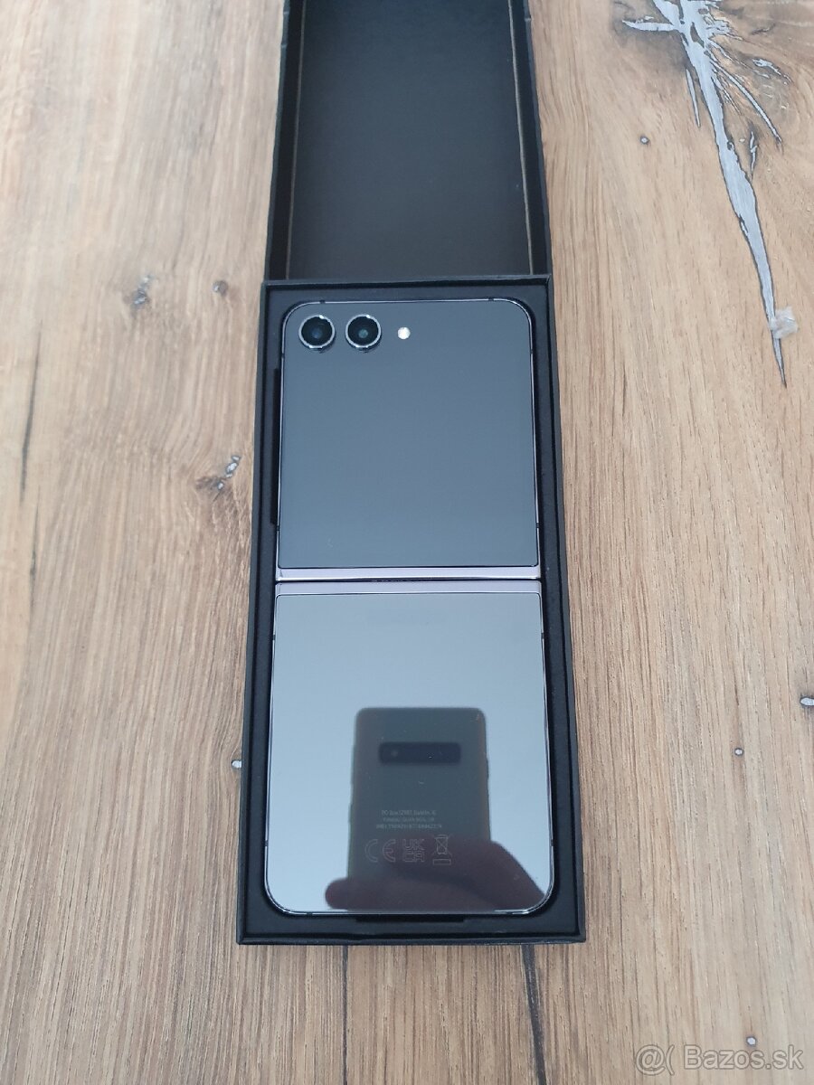 Samsung Galaxy Z Flip5 256GB Graphite