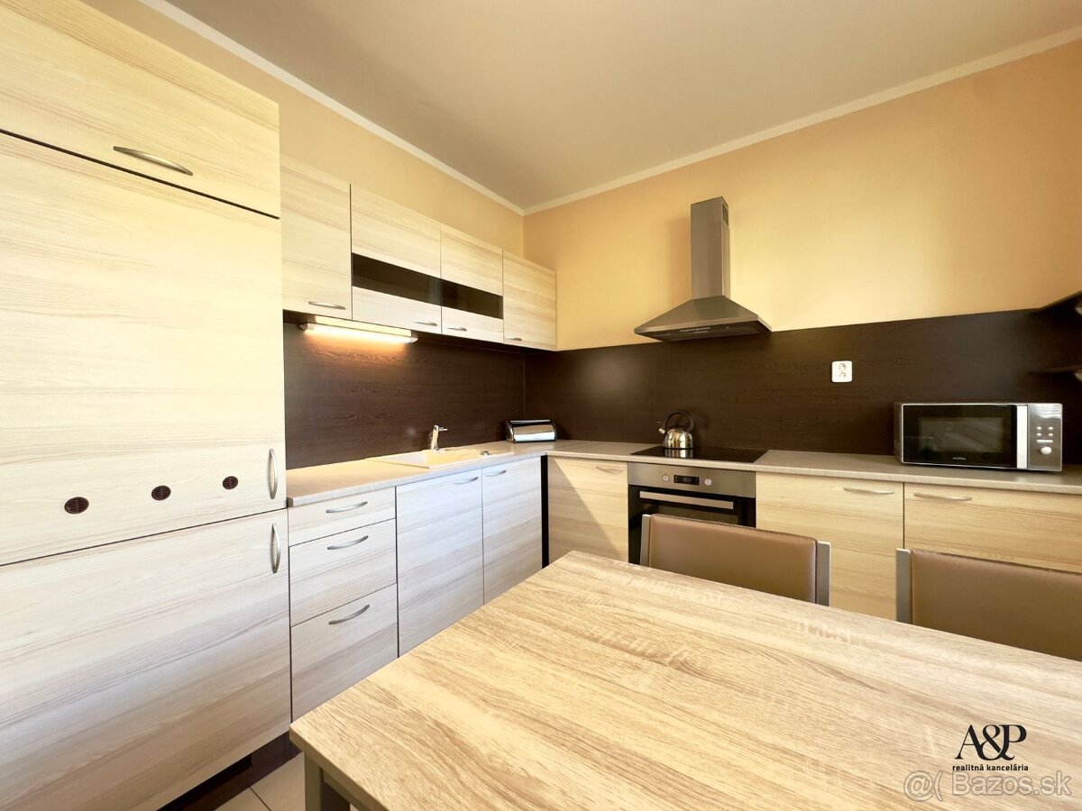 KOMPLETNE REKONŠTRUOVANÝ 3 IZB. BYT S LOGGIOU, 68M2, HOLLÉHO