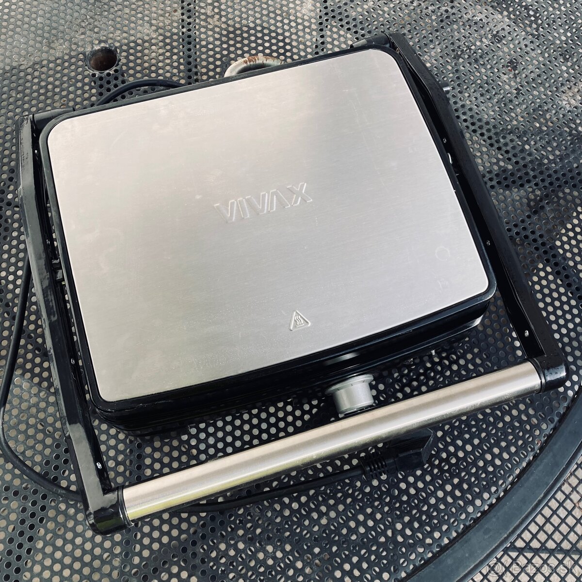 Kontakný gril Vivax SM-1800