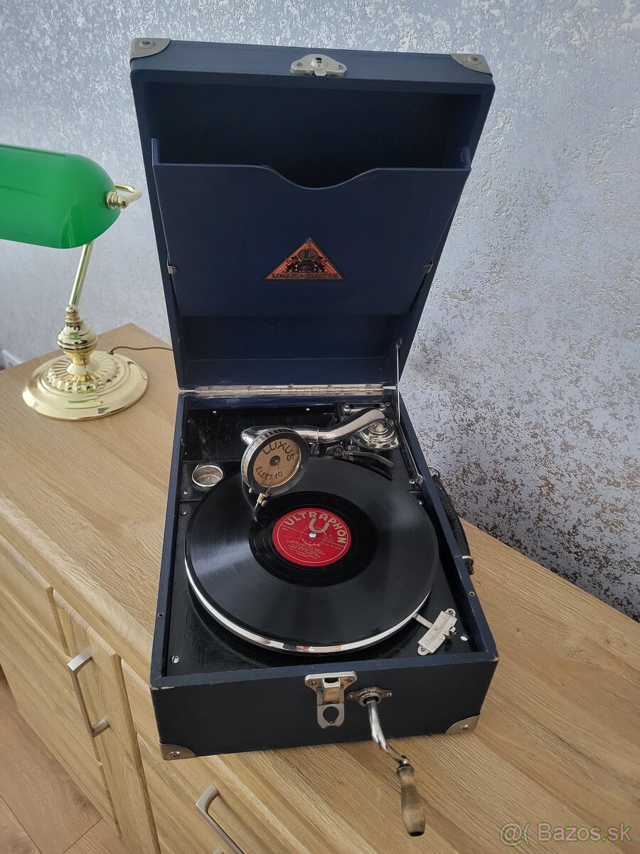 Kufrikový gramofon