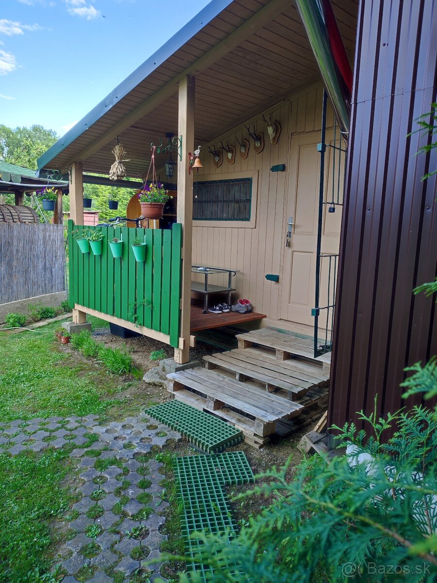 Záhrada s obytnou chatkou, Sereď
