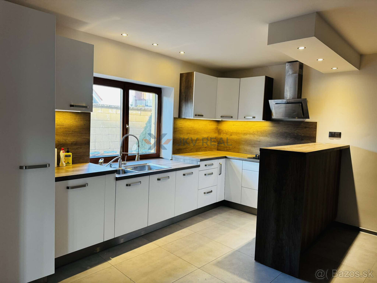 EXKLUZÍVNY RD, 6 IZBOVÝ RODINNÝ DOM, 300m2,VALALIKY