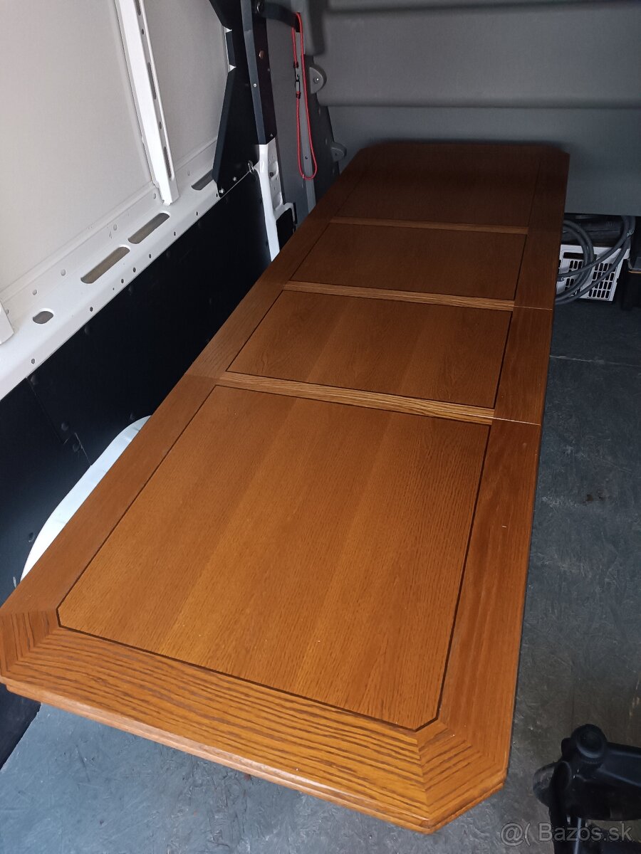 Rozkladaný konferenčný stôl