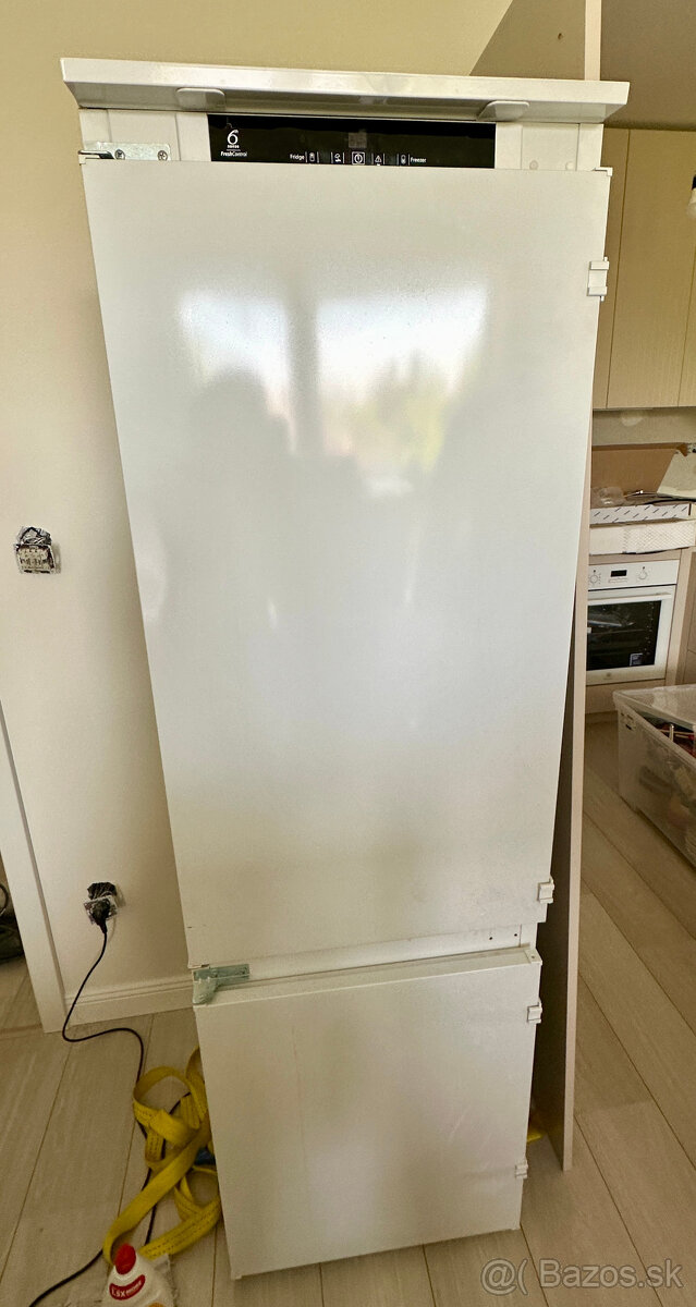 Vstavaná chladnička s mrazničkou Whirlpool ART 8811/A++