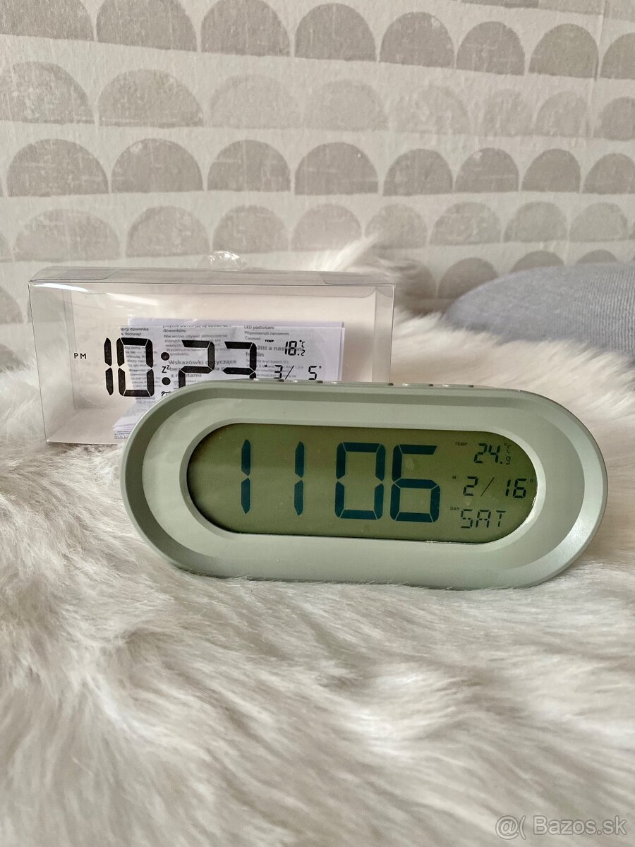 Digitálny budík s LED podsvietením