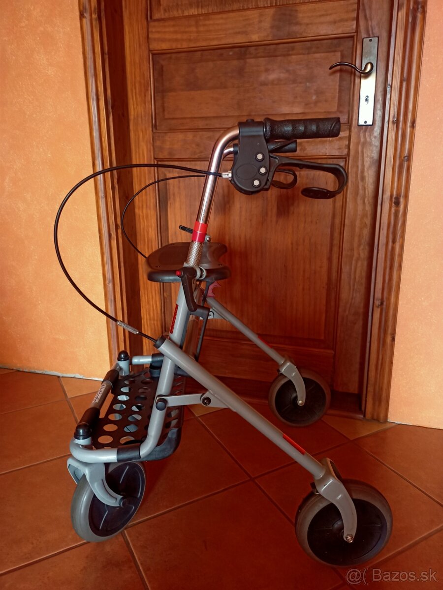 Pomocné chodítko pre seniorov