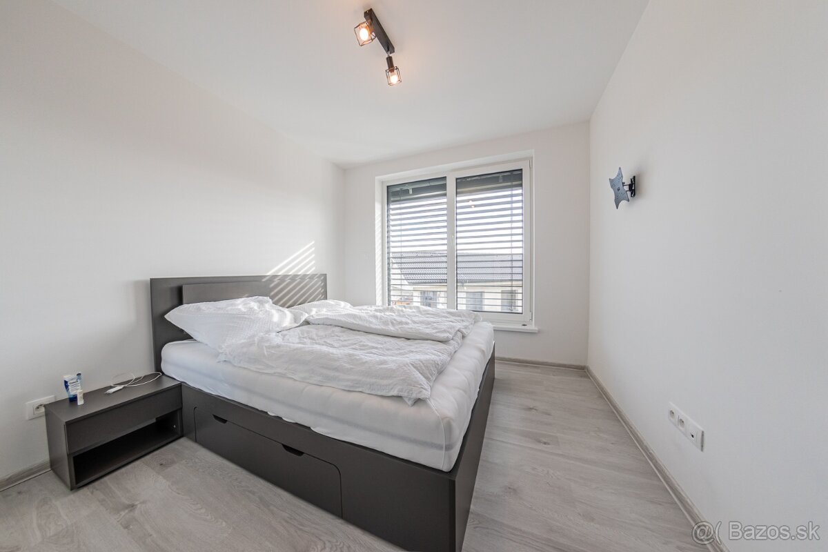 2 izbový byt s balkónom na PREDAJ - Košúty