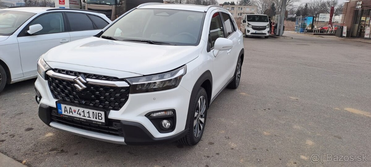 Predám predvádzacie vozidlo Suzuki S - Cross